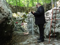 Jadovno, molitva rabina Lucijana Prelevića Odnos prema antifašizmu danas, 3.000 srušenih i oštećenih antifašističkih spomenika / Tribina